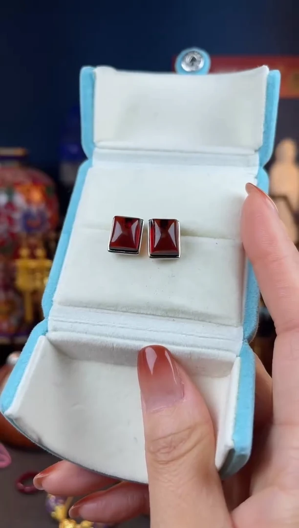 【闪购商品】血珀裸石银S925镶嵌血珀耳钉