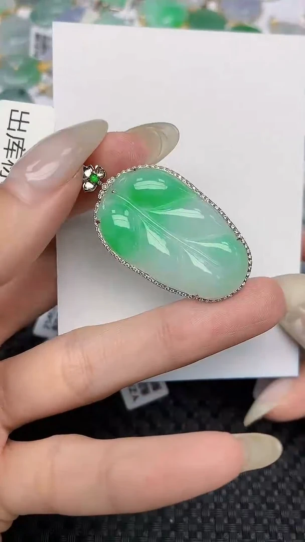 翡翠18K金镶嵌颈饰天然翡翠a货