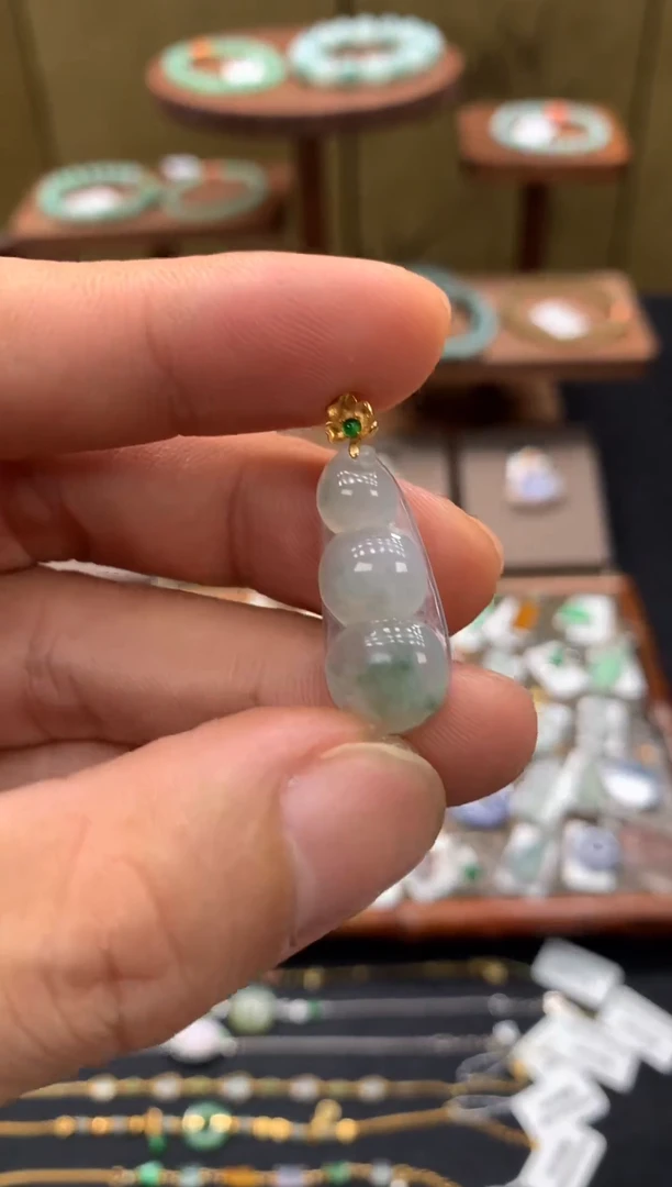 翡翠18K金镶嵌吊坠(不含链)福豆