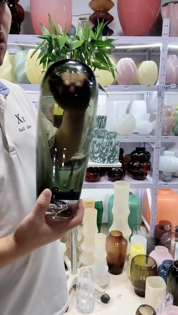 中号灰色花瓶微瑕介意勿拍