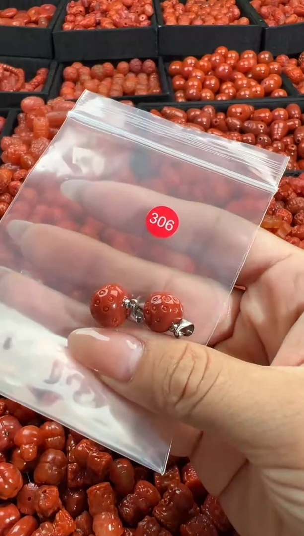 颈饰未镶嵌南红玛瑙1