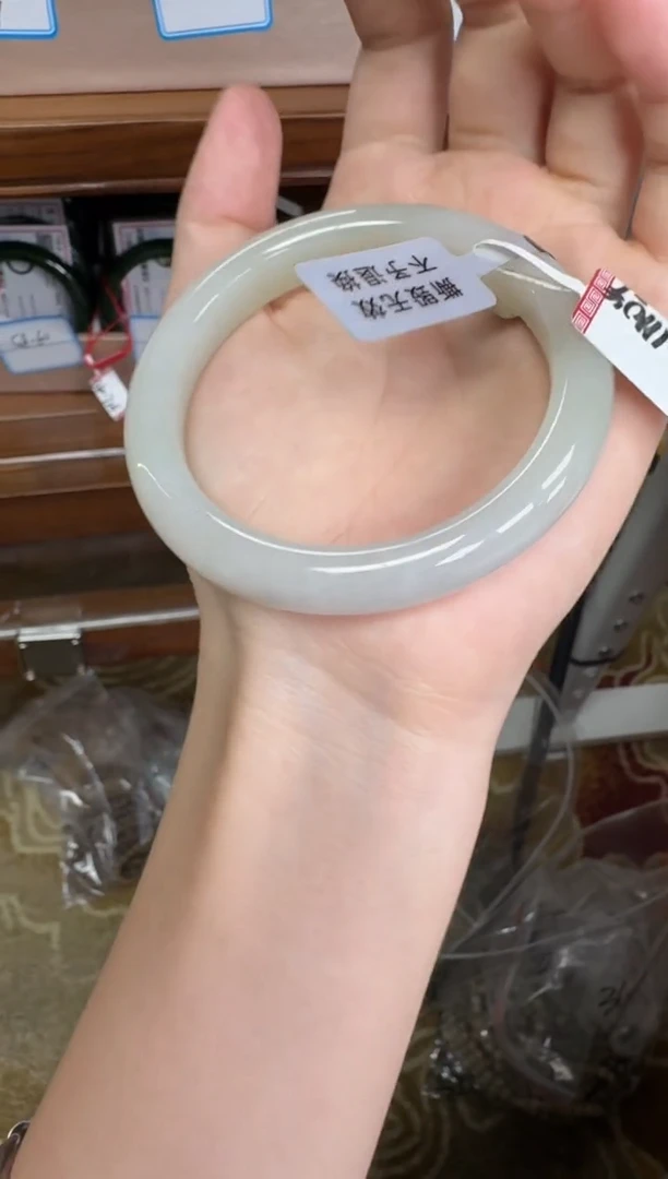 未镶嵌手镯和田玉55
