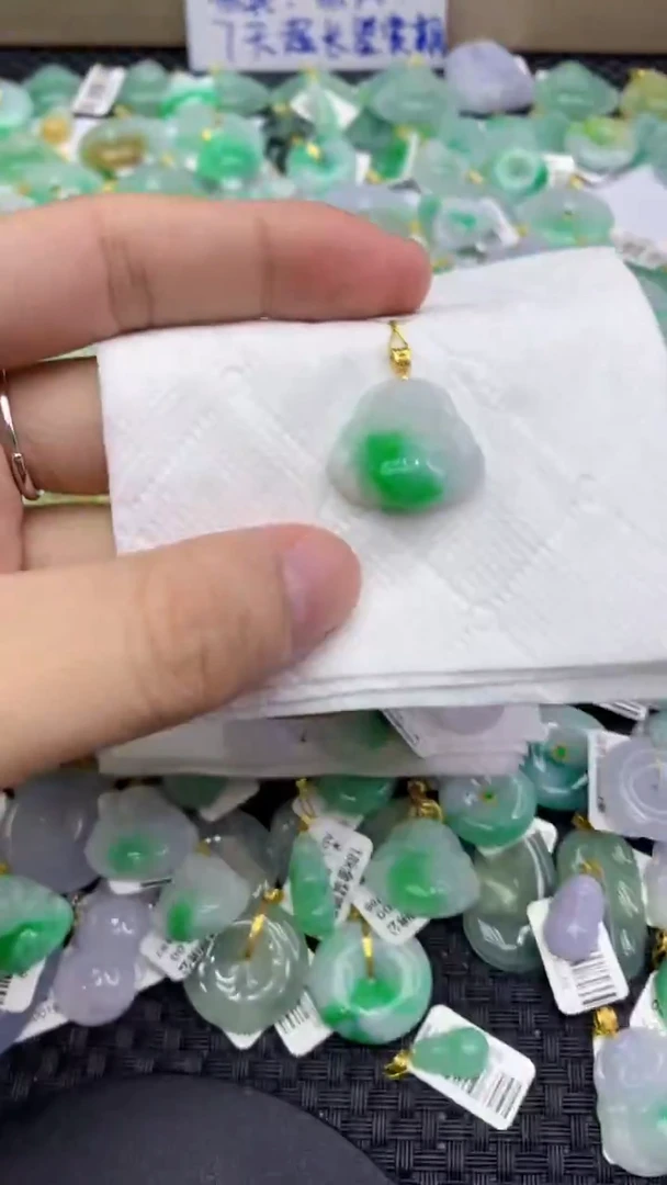 翡翠18K金镶嵌颈饰111111111