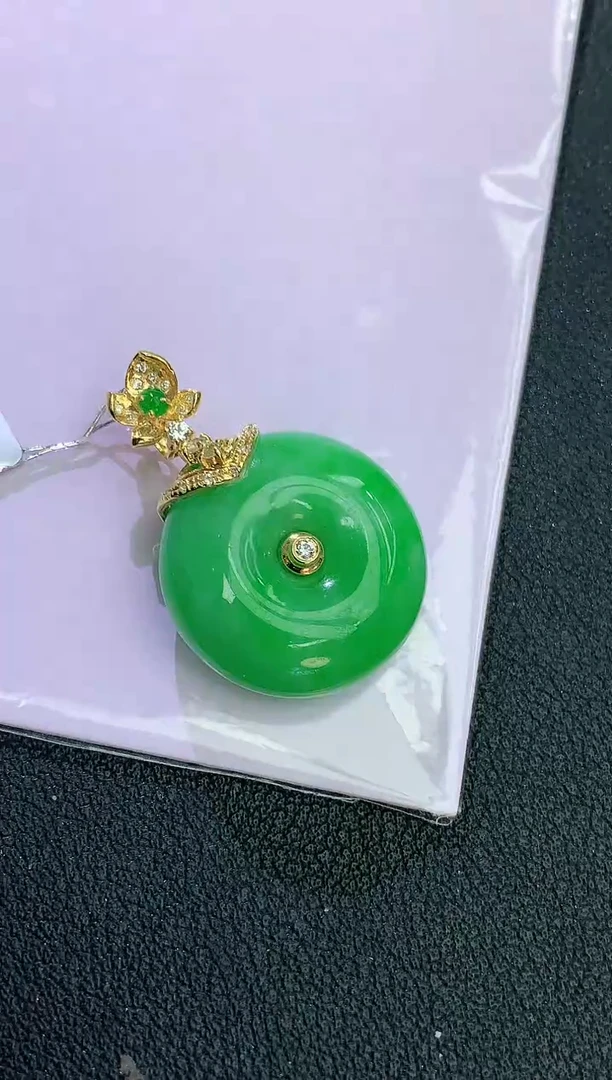 颈饰18K金镶嵌翡翠赠礼盒证书 麦麦