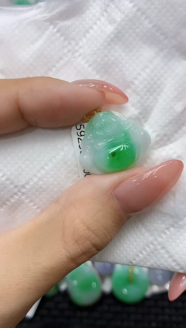 颈饰18K金镶嵌翡翠111111111111