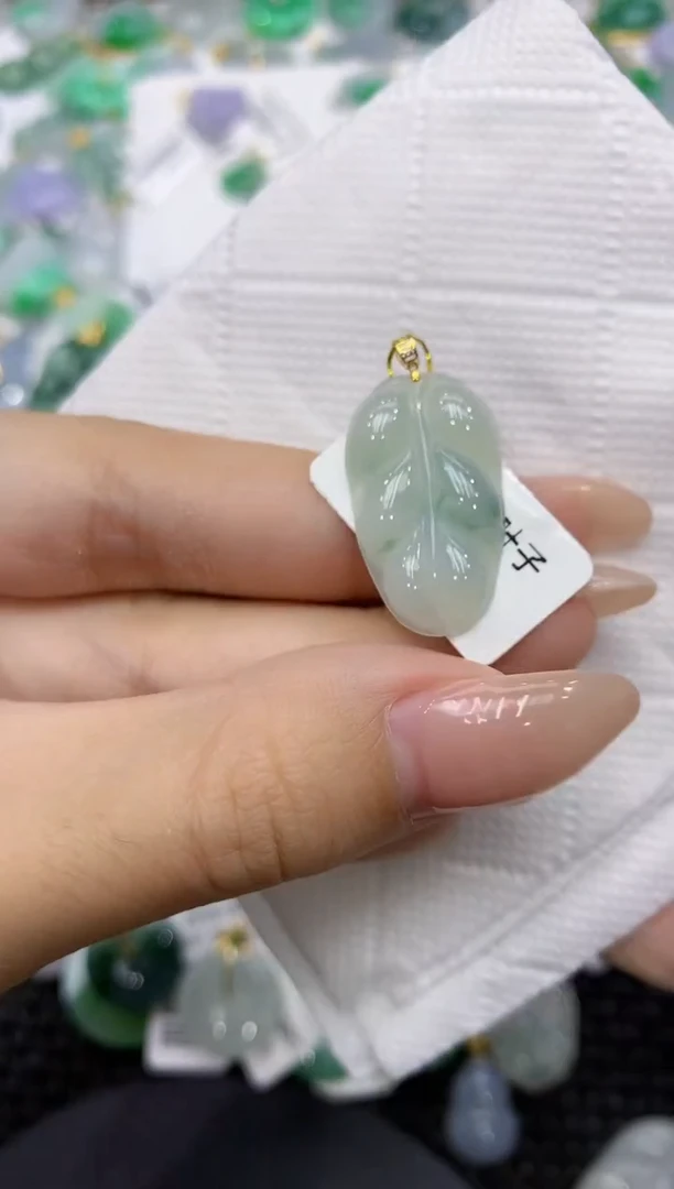 颈饰18K金镶嵌翡翠111111111111