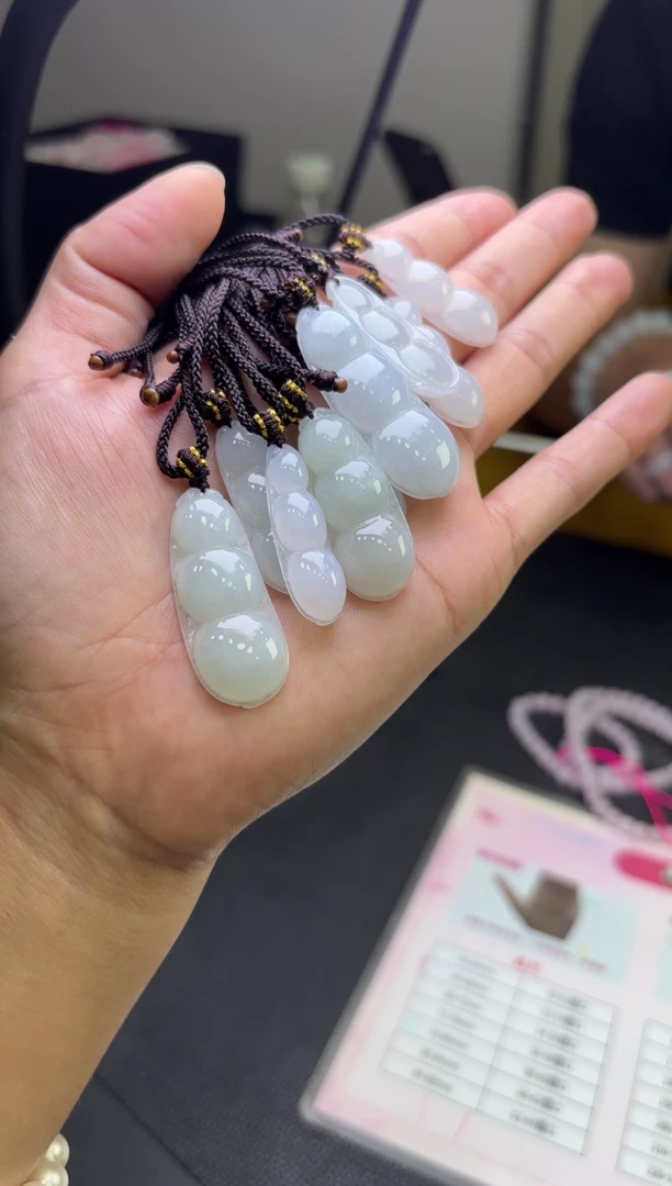 翡翠挂件未镶嵌多样性发一件R703042