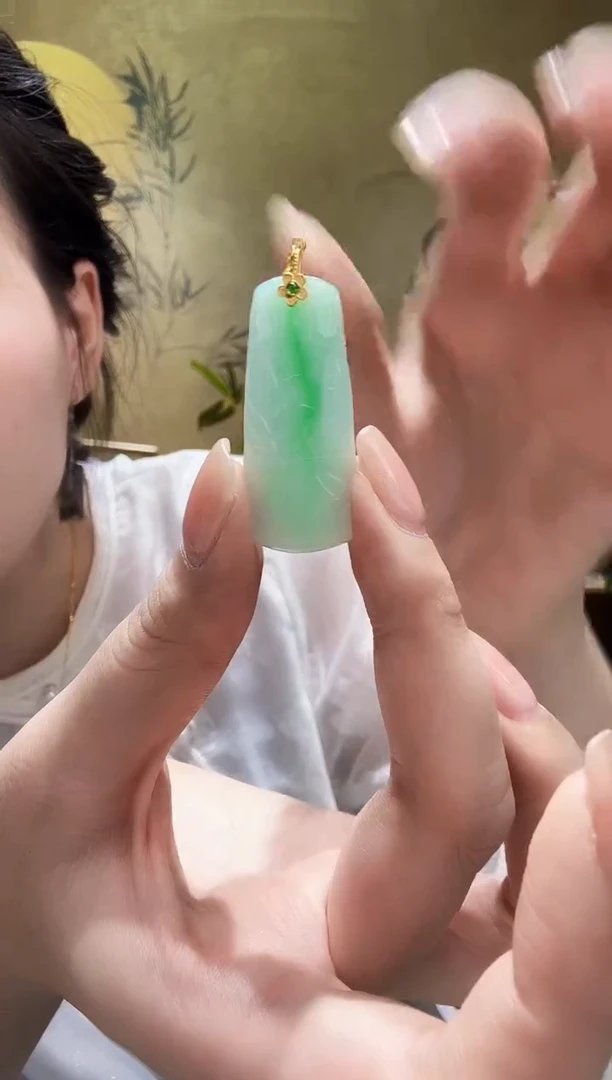 颈饰未镶嵌翡翠吊坠