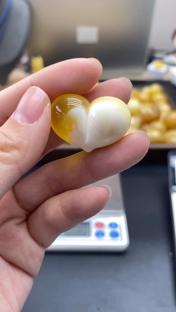 琥珀未镶嵌珠宝奇石451默认不打孔