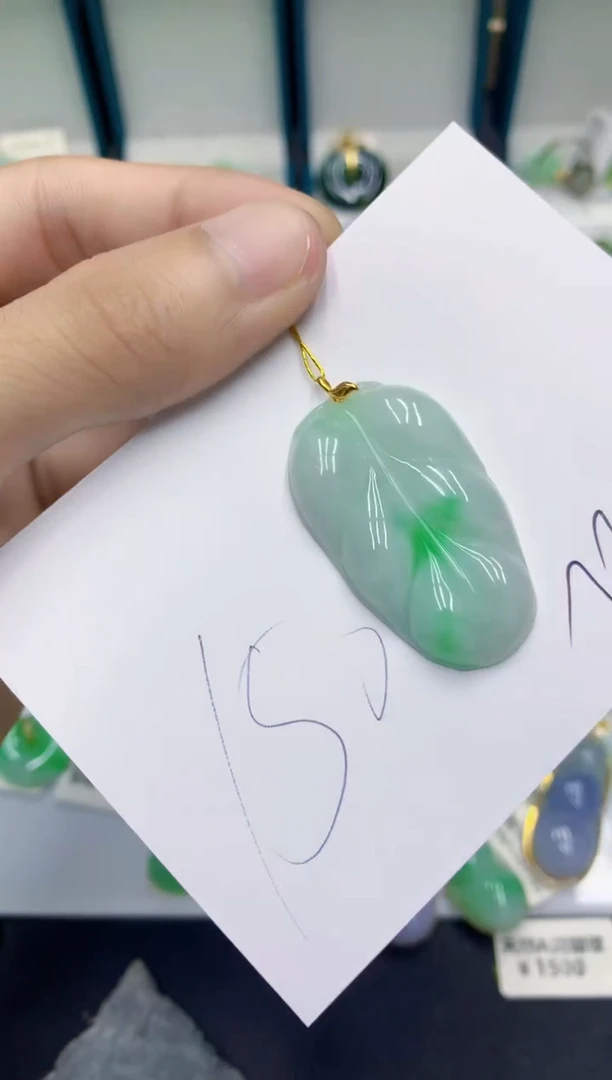 翡翠挂件18K金镶嵌翡翠