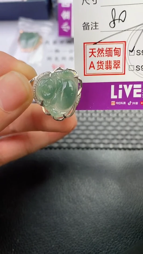 颈饰银S925镶嵌翡翠鹿*儿挂件