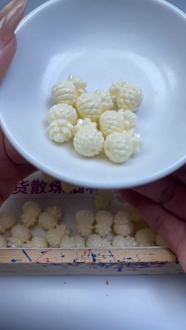 菩提散珠A1933 牙 牙 果 菠萝 5个9.9元