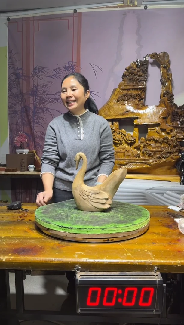 金丝楠灰*狼金丝楠木雕刻摆件