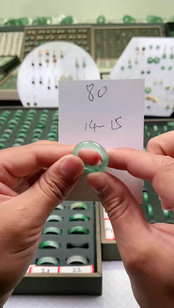 未镶嵌石英质玉（非洲翠）戒圈微瑕戒圈14