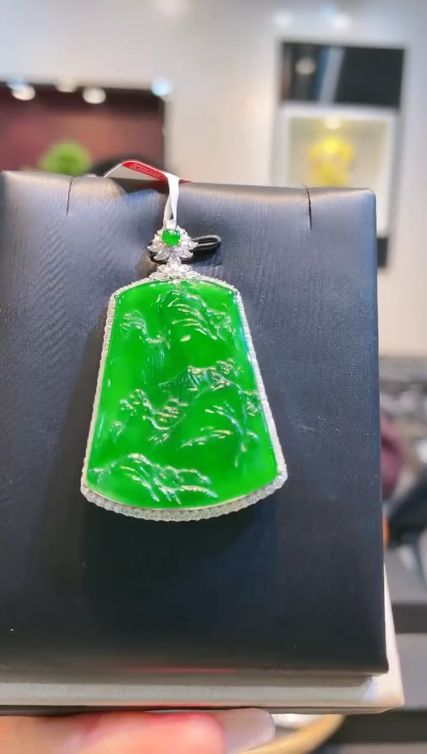 【闪购商品】翡翠颈饰18K金镶嵌A55天然A货翡翠吊坠
