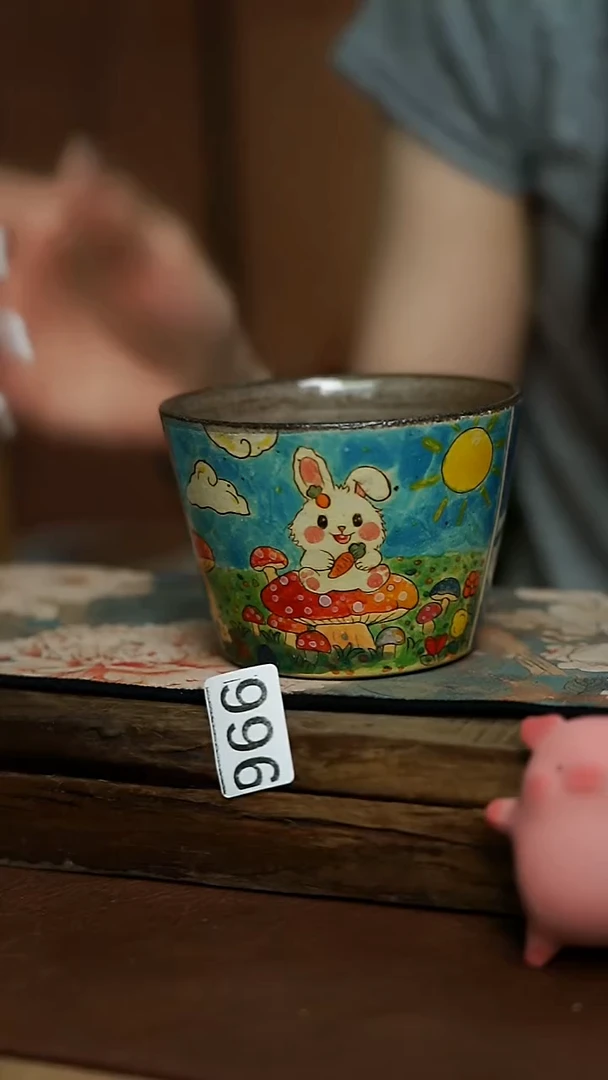 迷糊设计师 手握杯