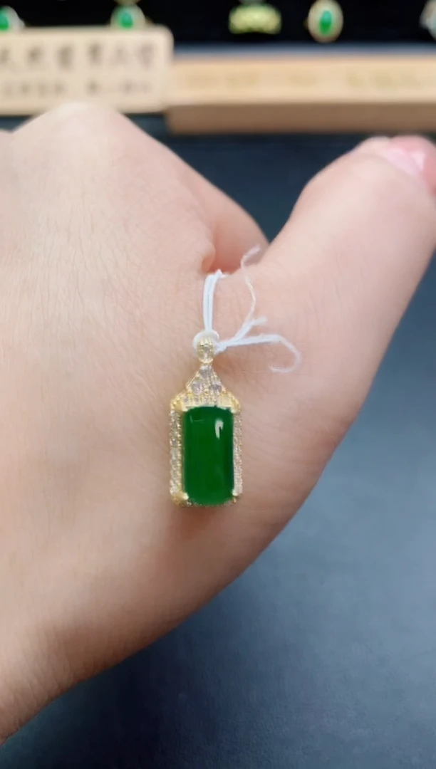 吊坠(赠链)银S925镶嵌翡翠1