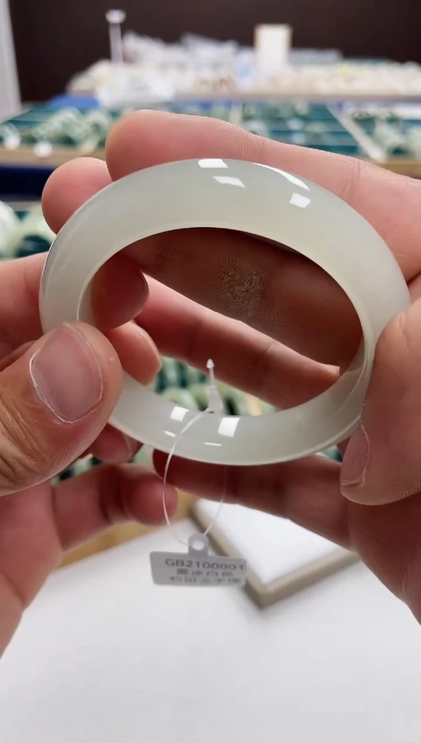 未镶嵌手镯和田玉E***?和田玉手镯