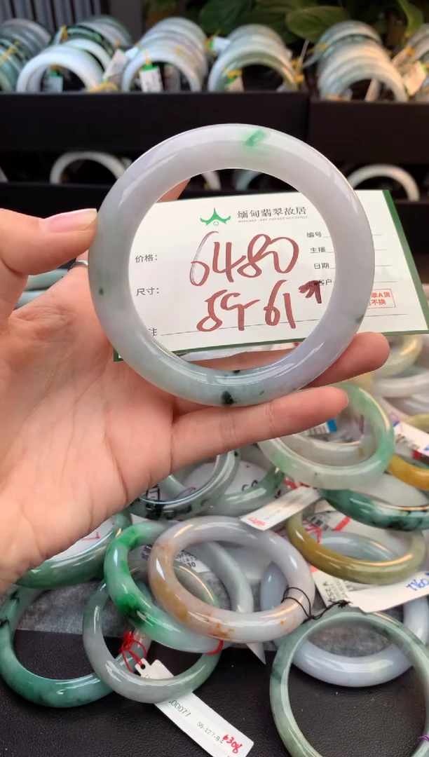 未镶嵌定制翡翠毛货需精细抛光+多人