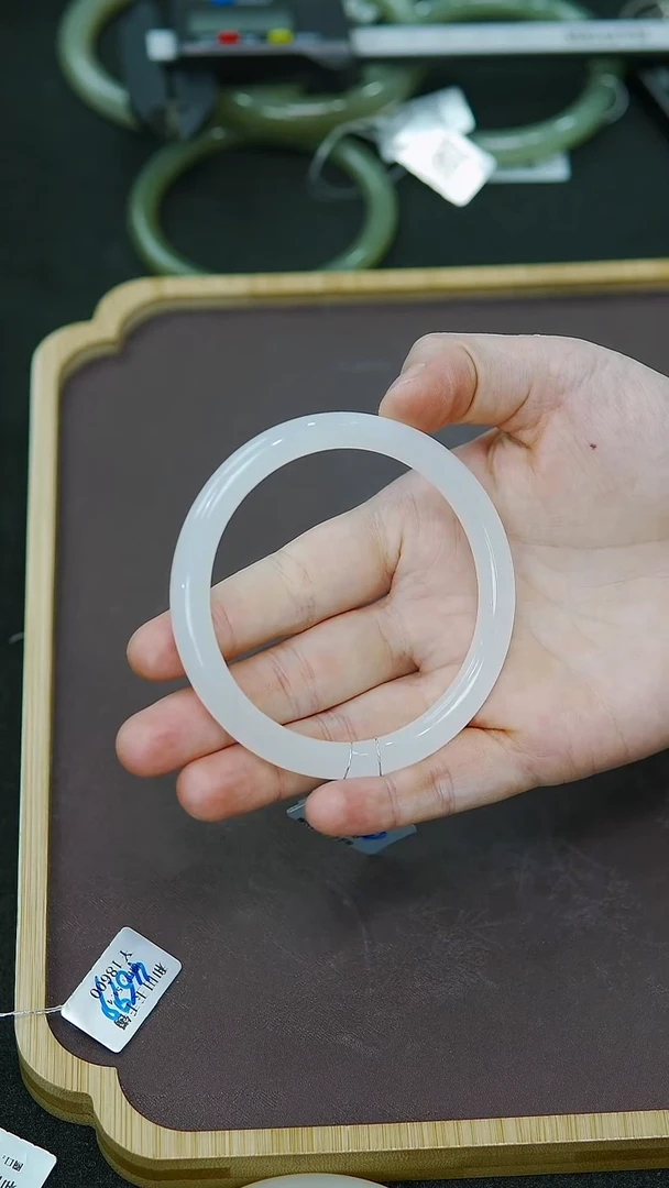 未镶嵌手镯和田玉59-60圈口白玉冰白美人条