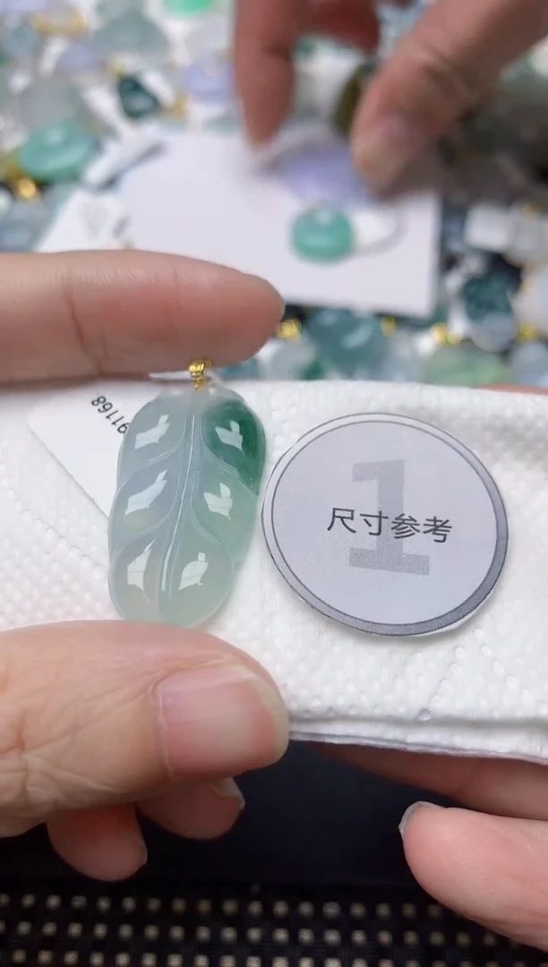 颈饰18K金镶嵌翡翠天然缅甸A货翡翠