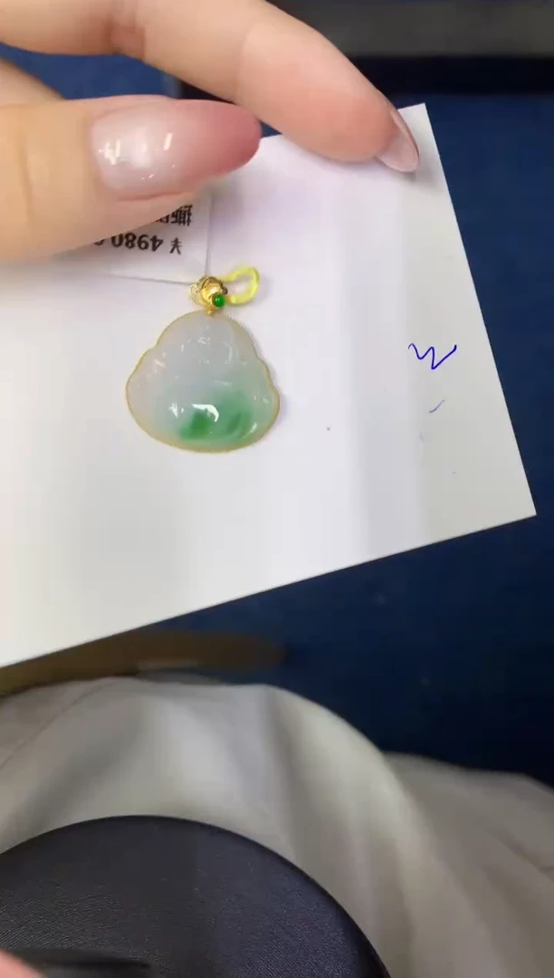 翡翠18K金镶嵌颈饰缅甸天然翡翠A货