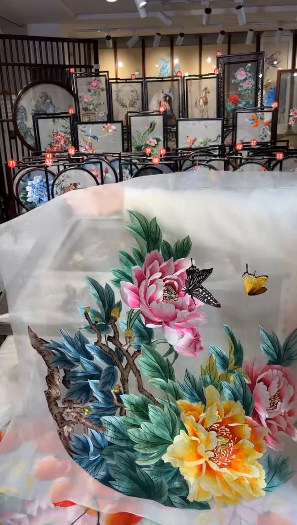 刺绣80圆牡丹蝶恋花