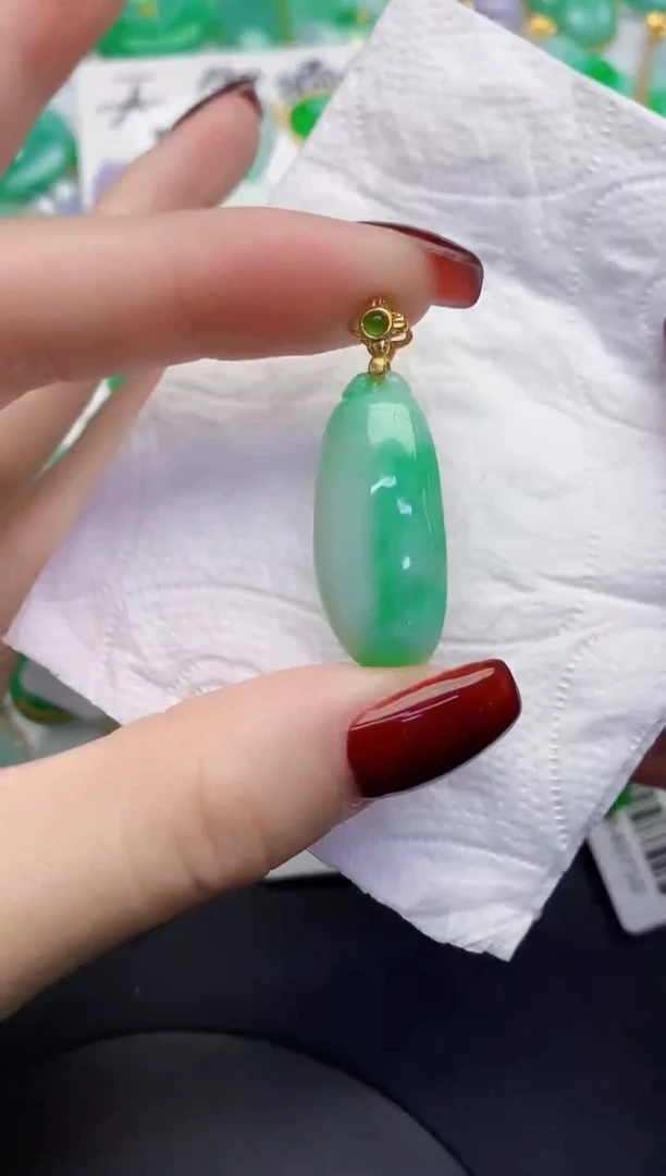 颈饰未镶嵌翡翠缅甸天然翡翠A货