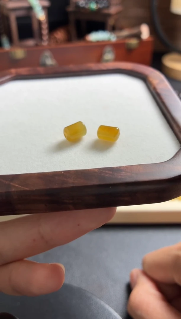 定制翡翠未镶嵌红黄桶珠