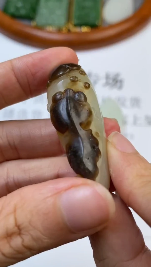 未镶嵌和田玉挂件303474       多人