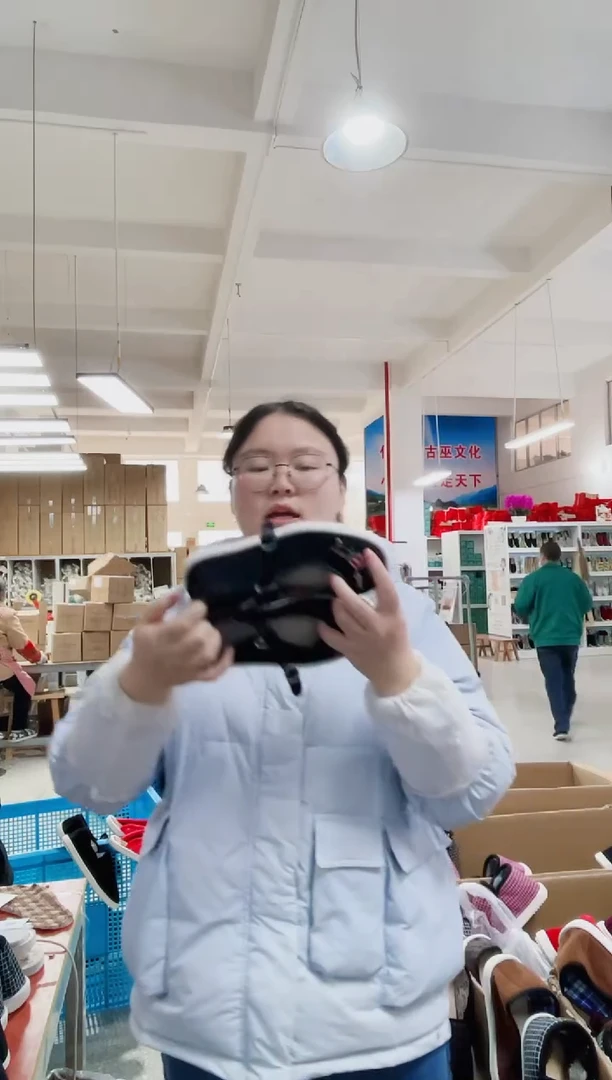 黑色绣花方口34码84号