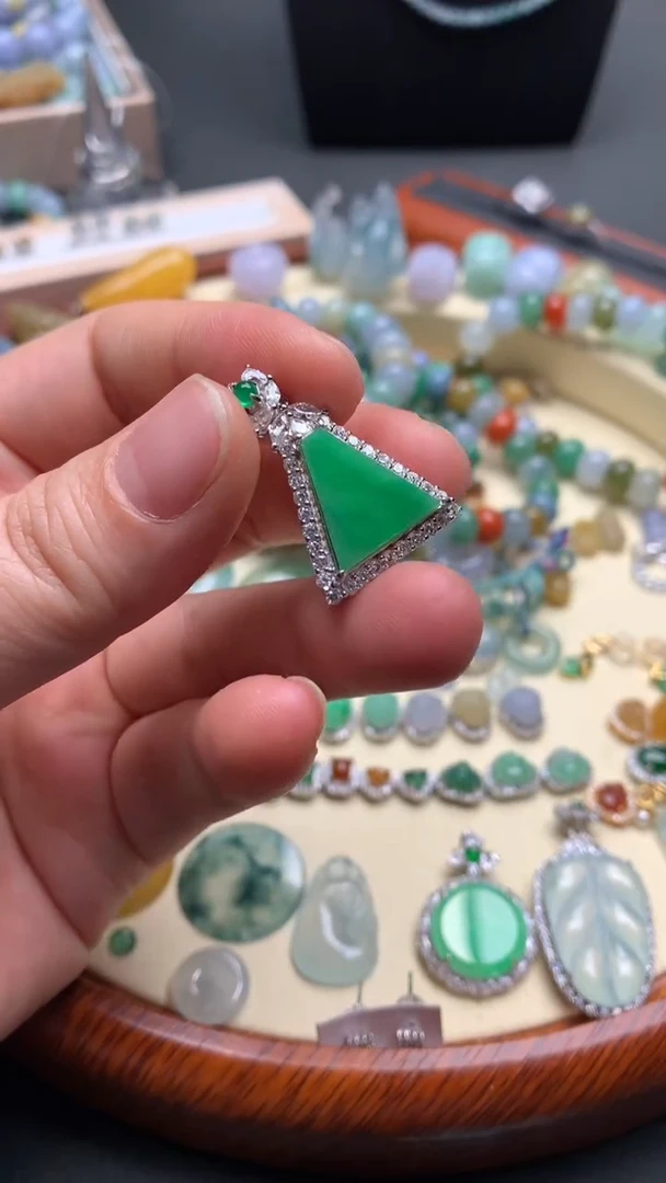 【闪购商品】翡翠耳饰银S925镶嵌翡翠镶嵌无事牌吊坠