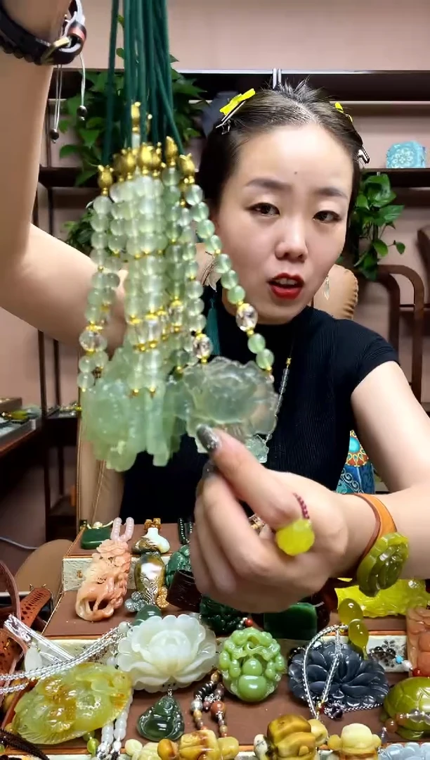 未镶嵌岫玉吊坠多样性发货发其中之一