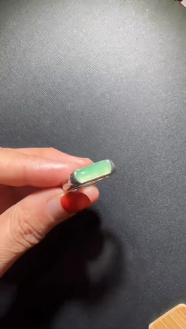 银S925镶嵌戒指翡翠翡翠绿马鞍戒指