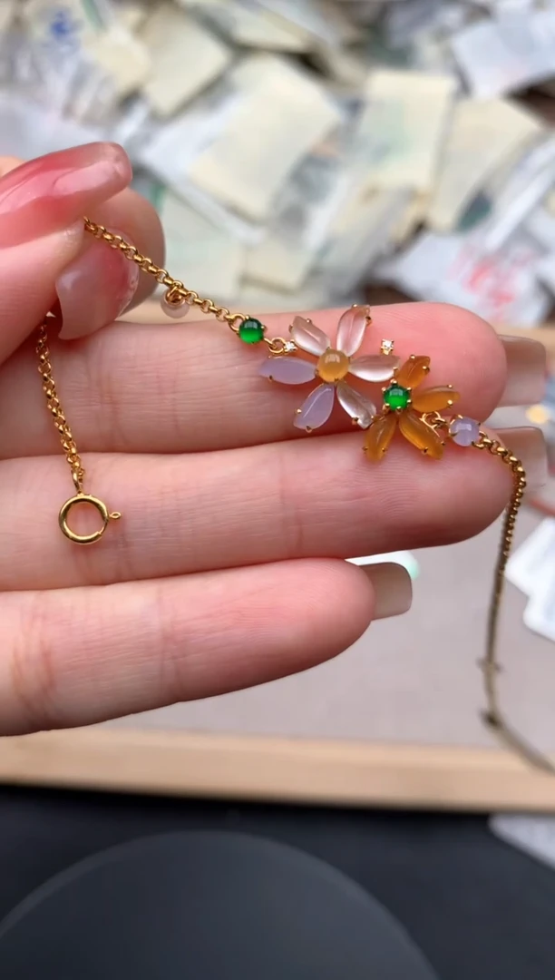 18K金镶嵌挂件翡翠一