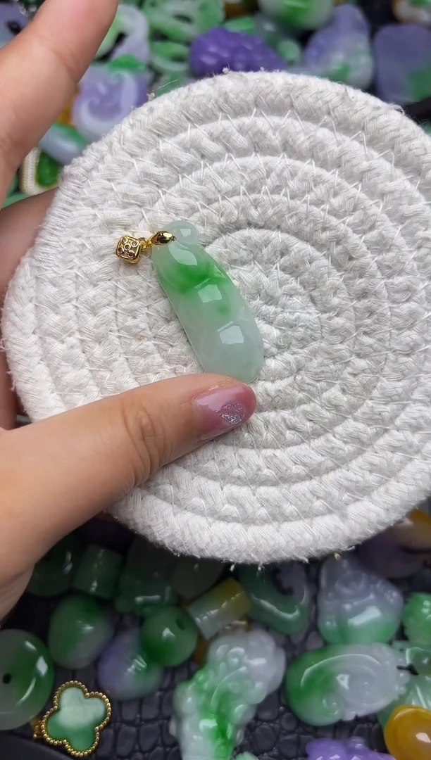 颈饰未镶嵌翡翠缅甸翡翠吊坠