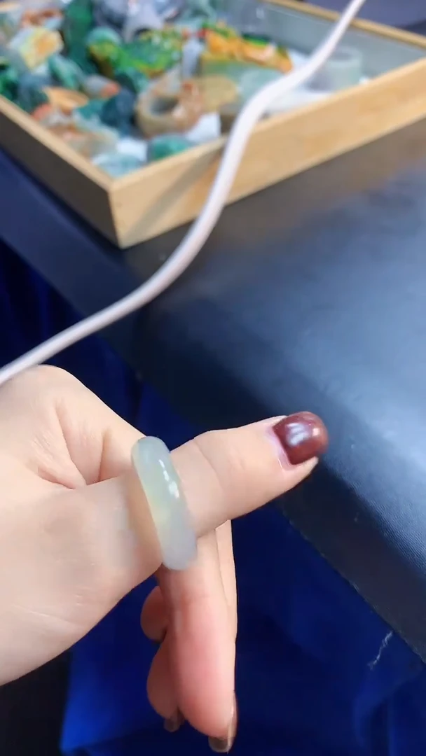 颈饰未镶嵌翡翠天然缅甸翡翠A货