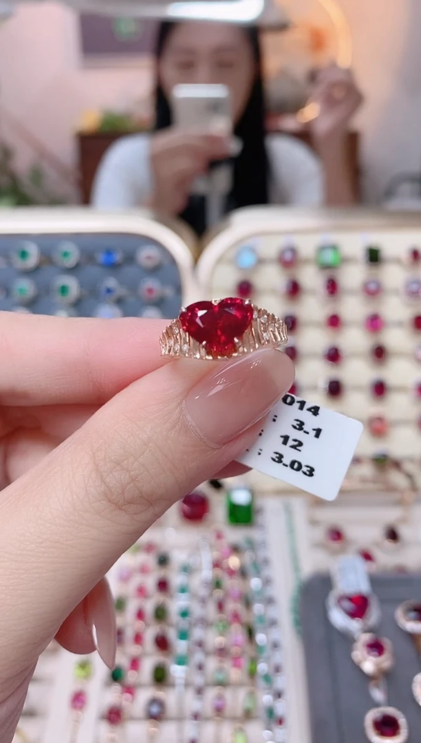 18K金镶嵌碧玺戒指碧玺3.1CT