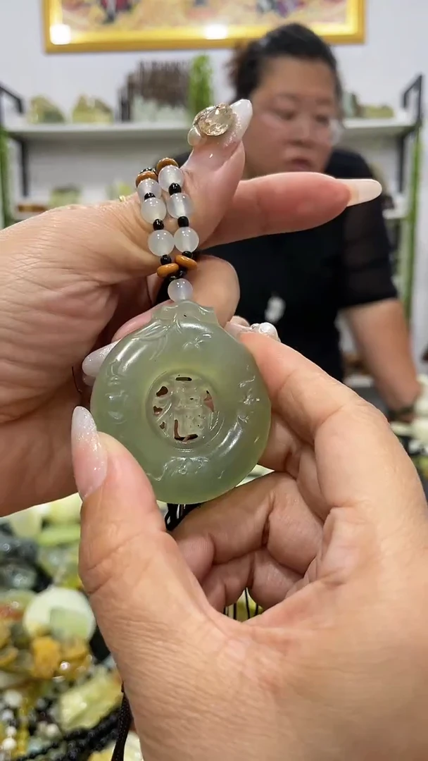 岫玉未镶嵌吊坠