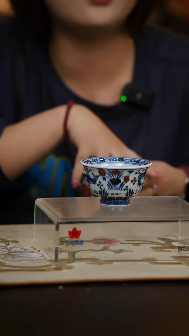 (红叶手作)压手杯-釉里红鱼藻