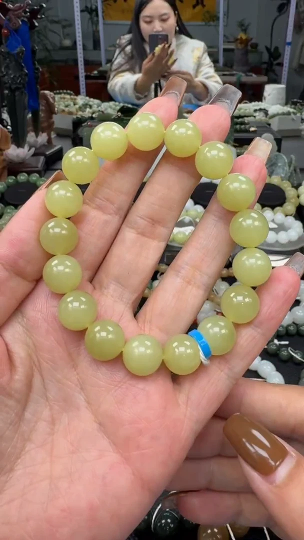 未镶嵌手串和田玉新疆若羌鸡油黄卡12