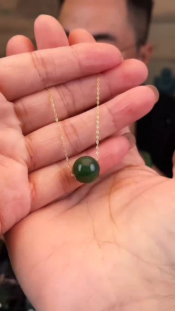 颈饰18K金镶嵌和田玉卡12单珠