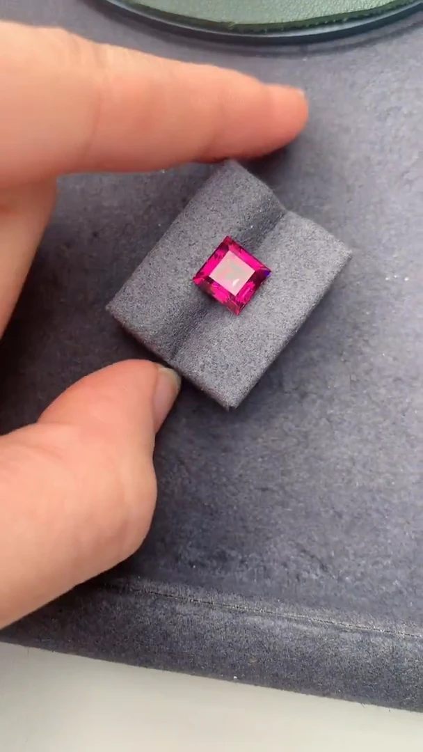 未镶嵌珠宝半成品石榴石4.1ct镁铝榴石   DG