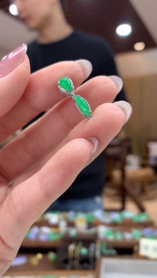 翡翠18K金镶嵌吊坠(不含链)随形