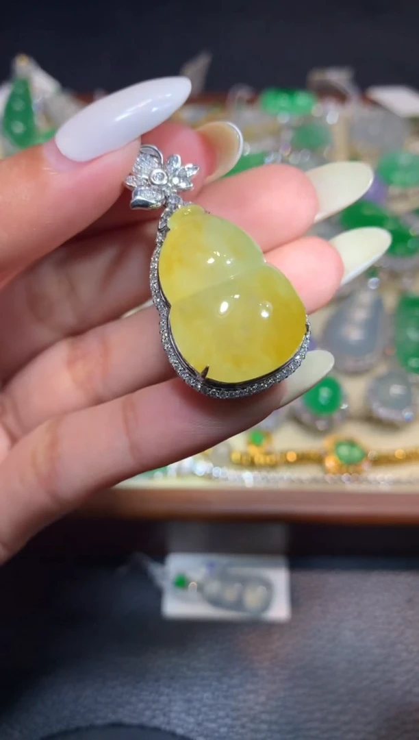 颈饰18K金镶嵌翡翠1