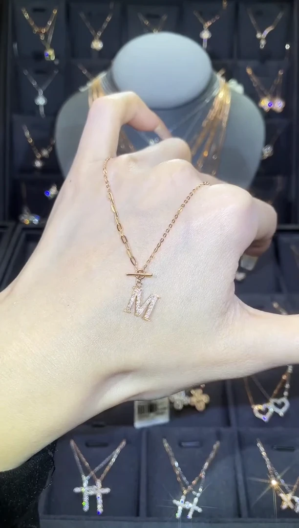 【闪购商品】钻石套链18K金镶嵌18K金玫 多人 字母M