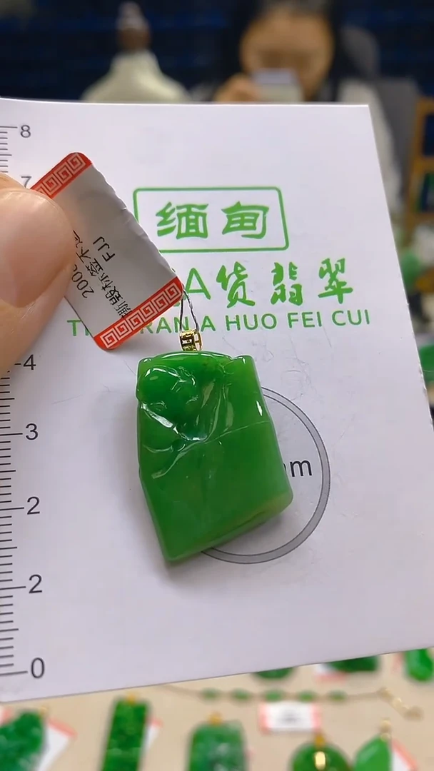 颈饰18K金镶嵌翡翠新号开播 全场乱卖