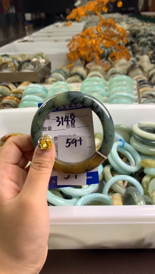 【闪购商品】蛇纹石玉手镯未镶嵌3148
