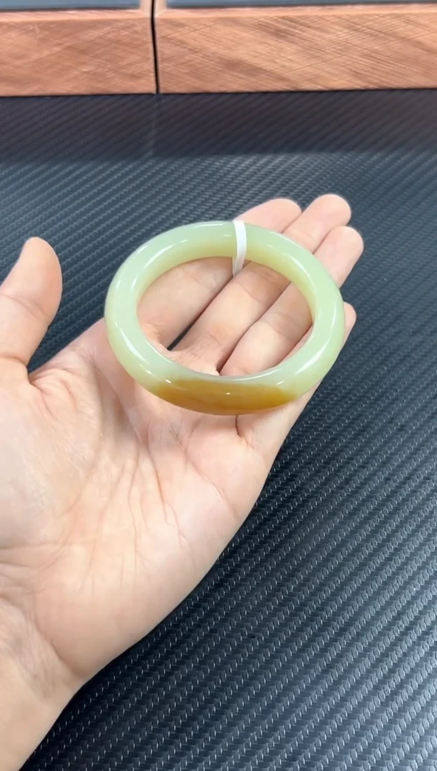 未镶嵌手镯和田玉若羌微色差54+j