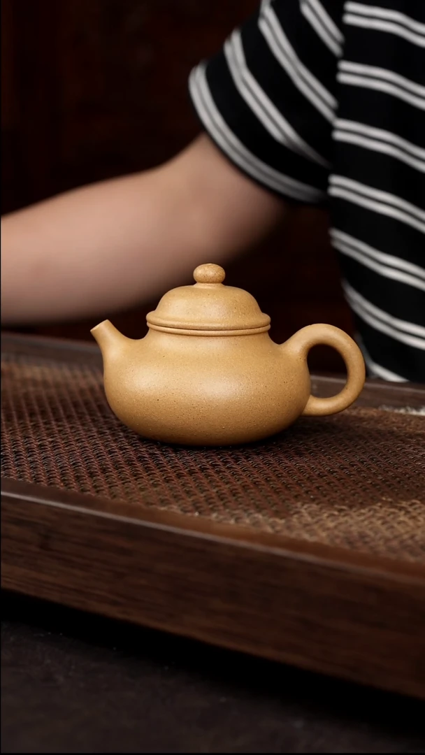 茶壶紫砂黄金段容天